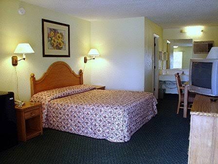 Relax Inn photo 2