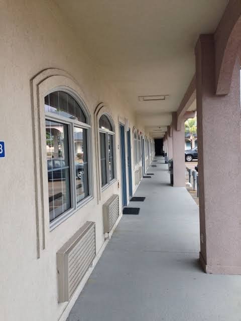 Camelot Inn