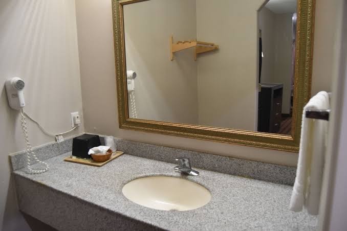Camelot Inn photo 2