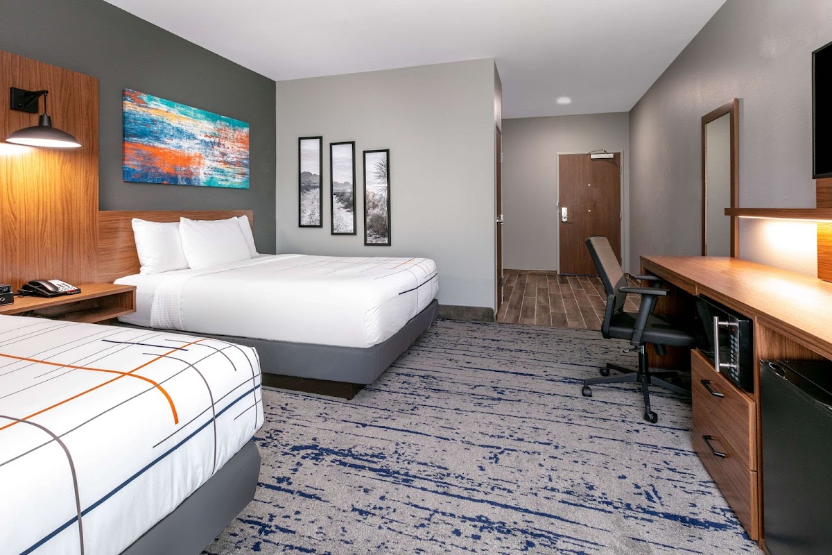 La Quinta Inn & Suites by Wyndham Jacksonville TX photo 3