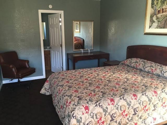 Deluxe Motel photo 2