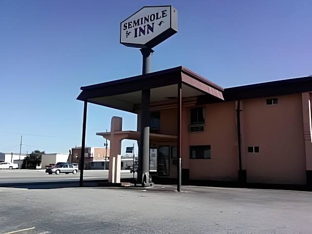 Seminole Inn photo 3
