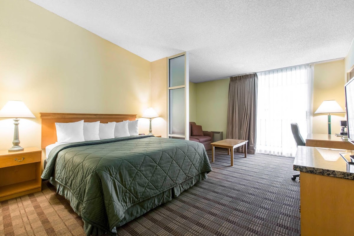 Econo Lodge Inn & Suites photo 2