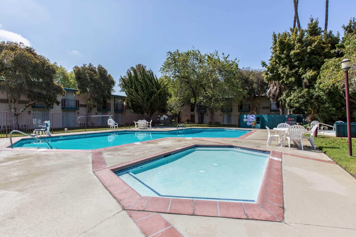 Econo Lodge Inn & Suites photo 3