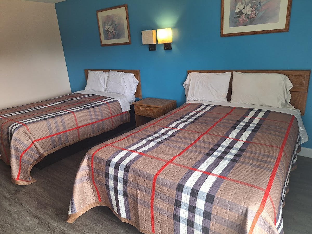 Travelers Inn photo 2