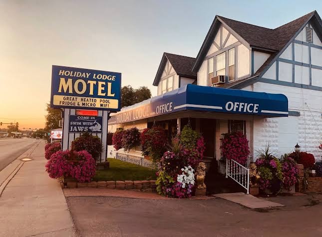 Holiday Lodge Motel
