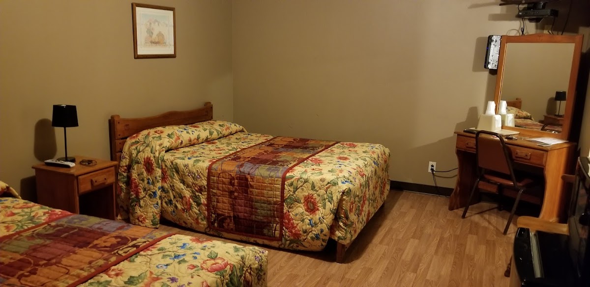 Lazy T Motel photo 2