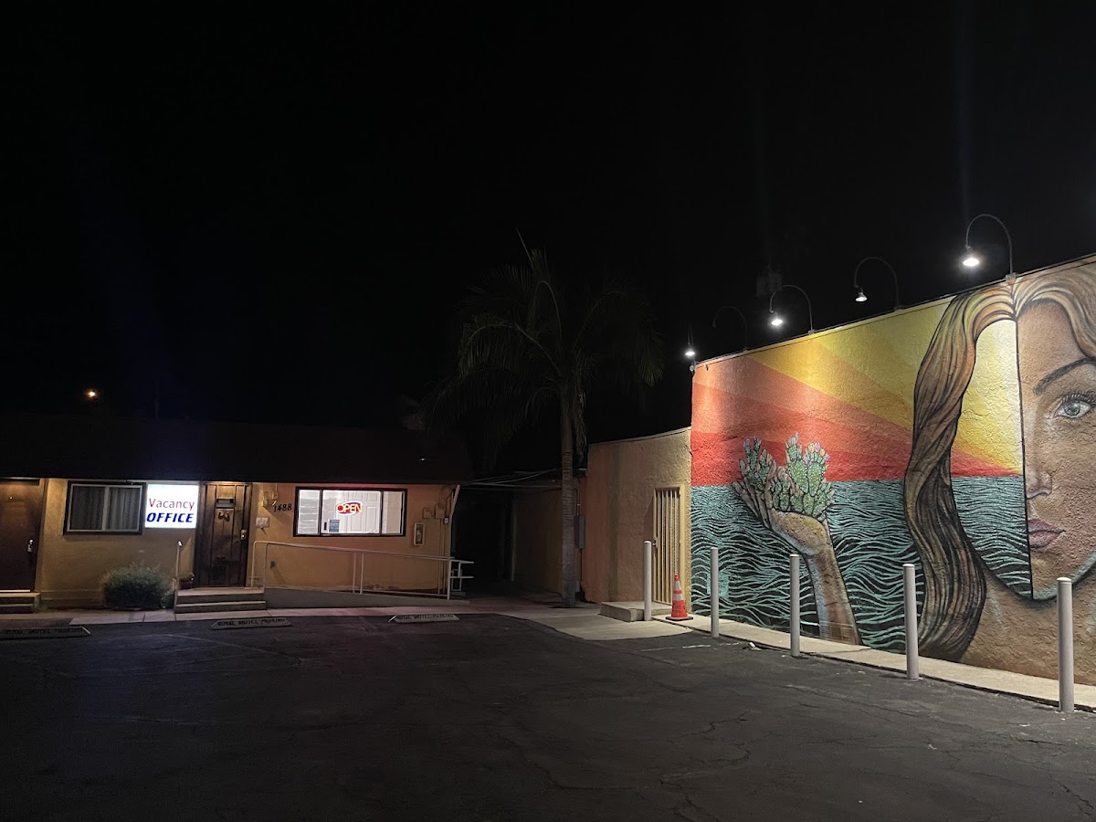 Royal Motel photo 2