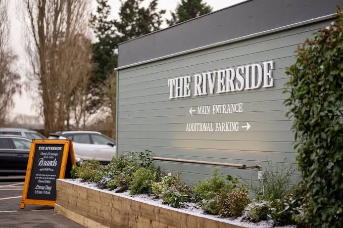 Riverside Hotel