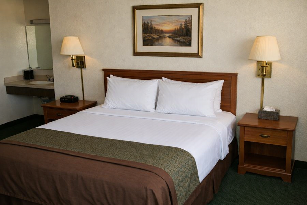 Evergreen Motel photo 2