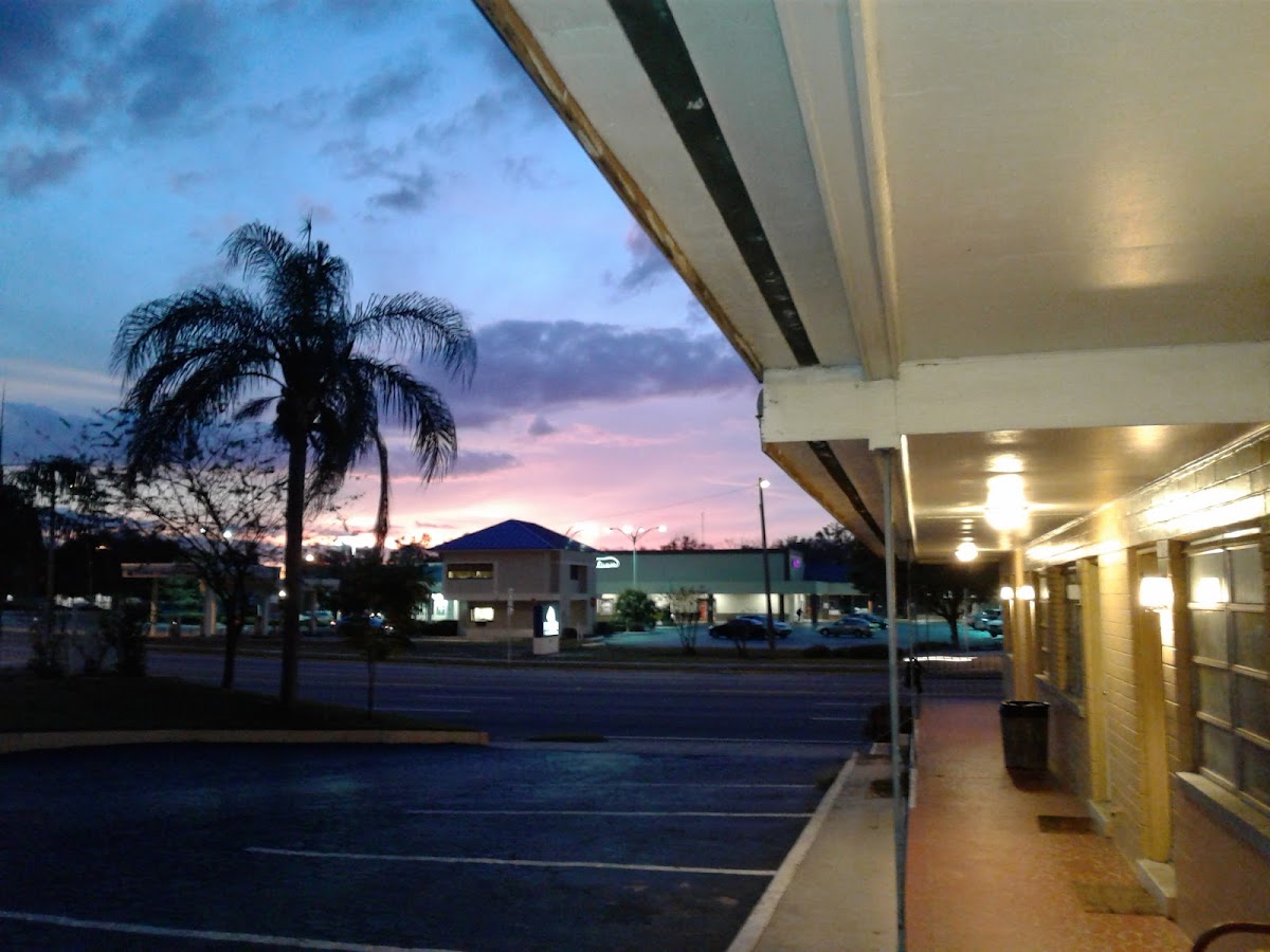 Evergreen Motel photo 3