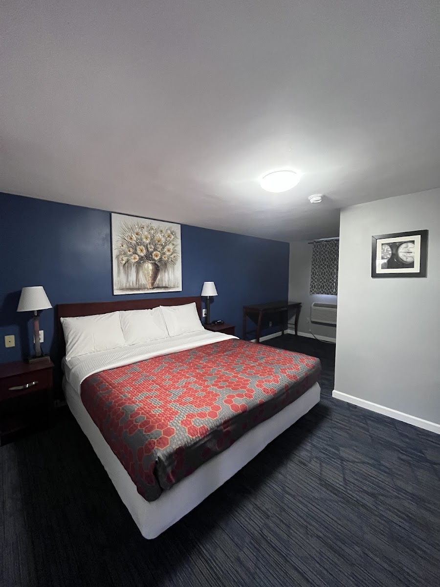 Chaplin Inn & Suites