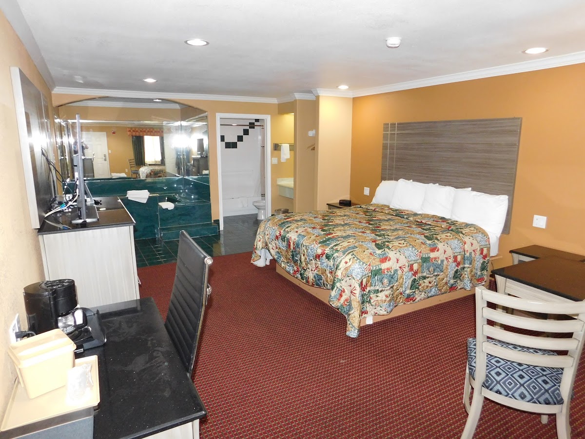 Regency Inn & Suites photo 2