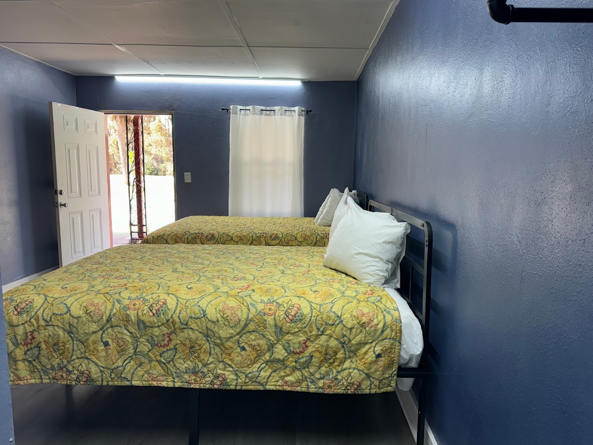 Midway Motel photo 2