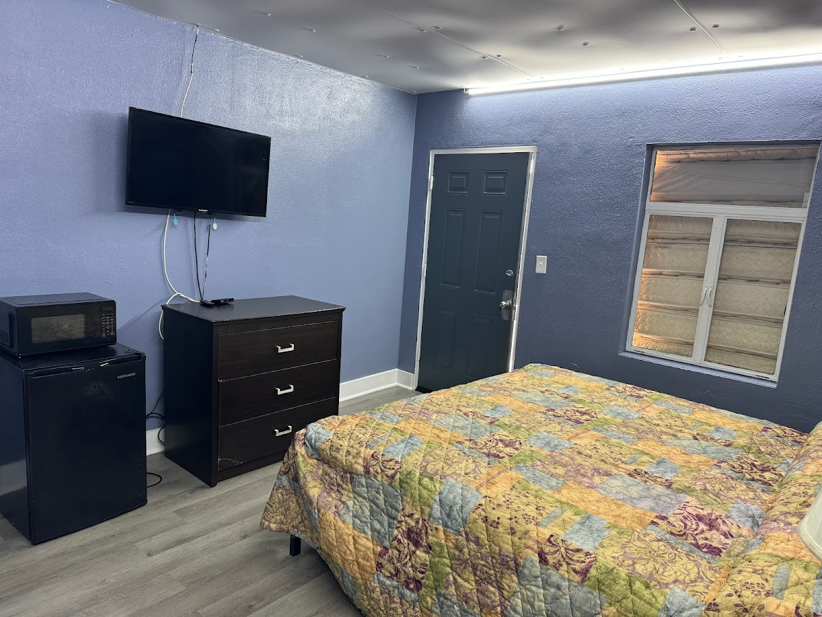 Midway Motel photo 3