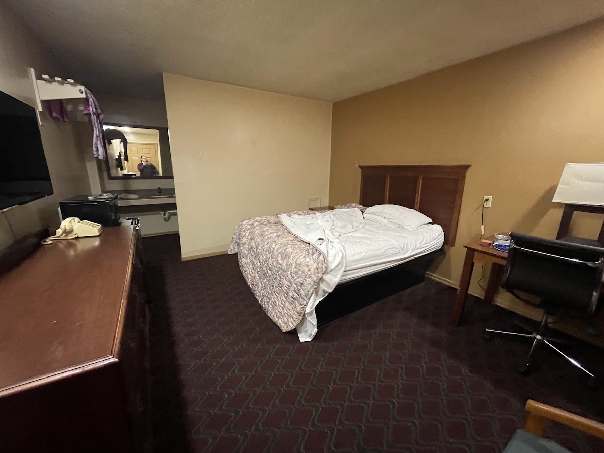 Deluxe Inn photo 2