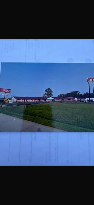 Deluxe Inn photo 3