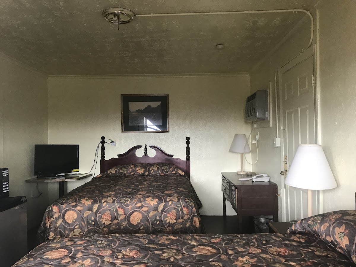 Economy Inn photo 2