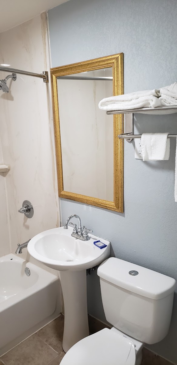 Regency Inn photo 2