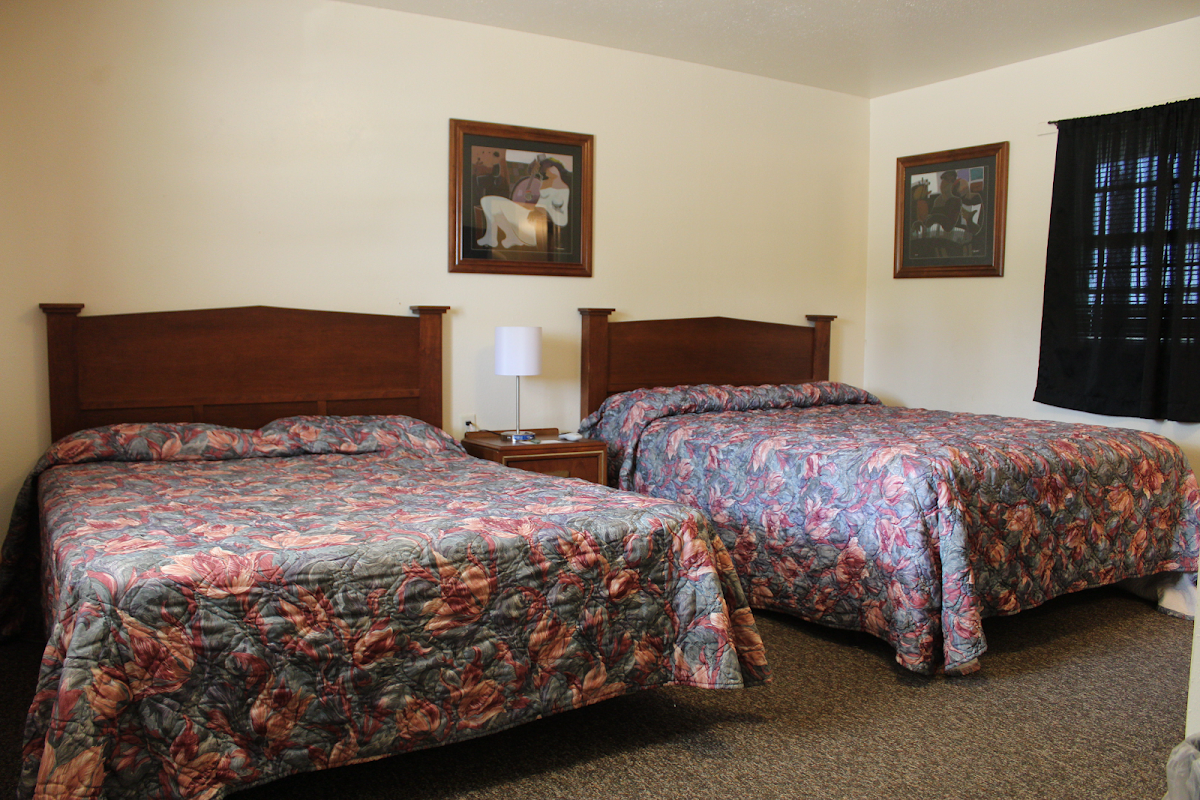 The Pines Motel photo 2