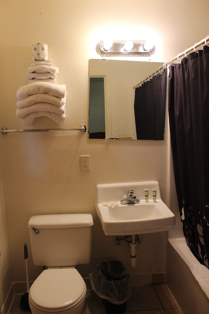 The Pines Motel photo 3