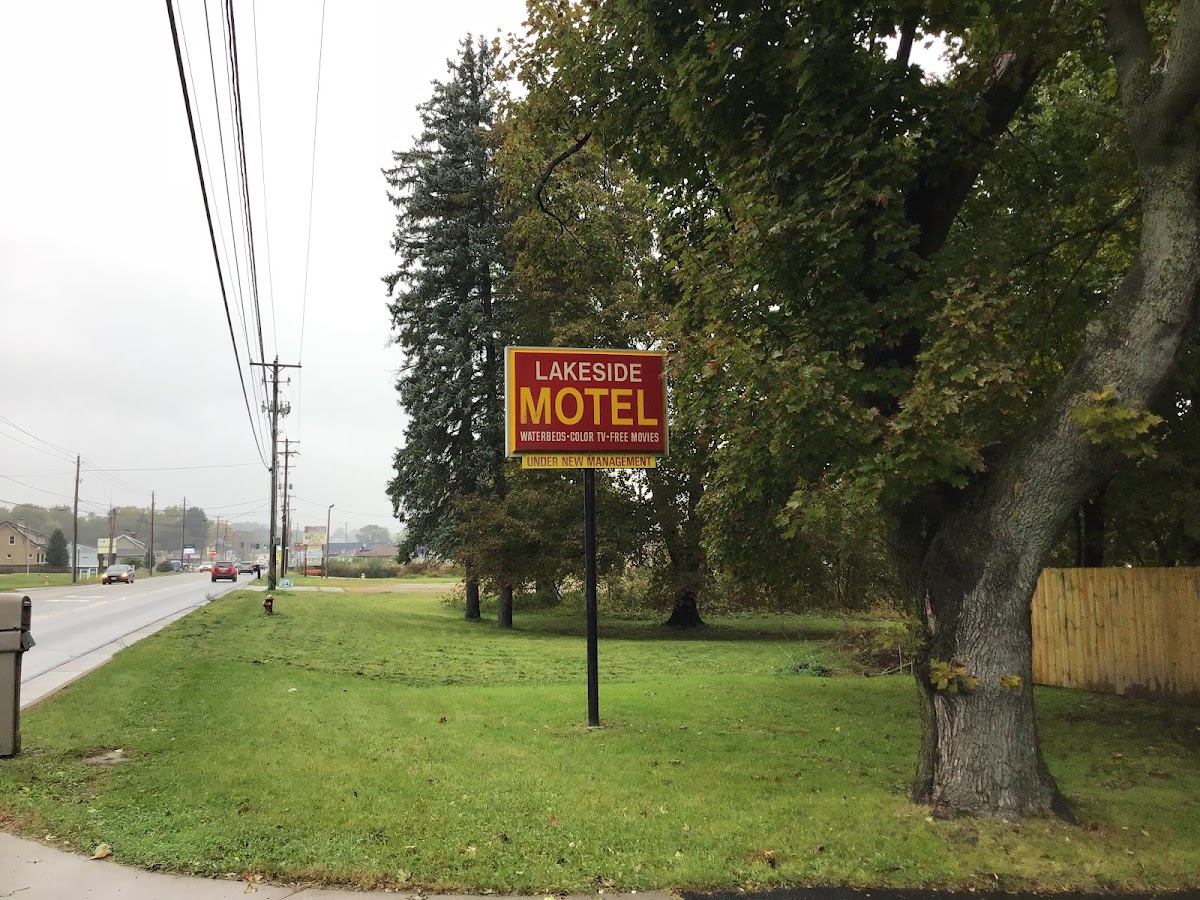 Lakeside Motel photo 2