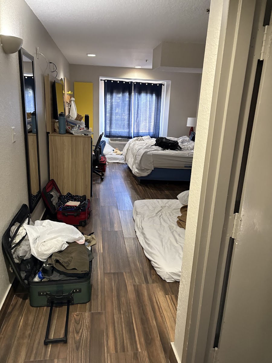 Regency Inn & Suites photo 2