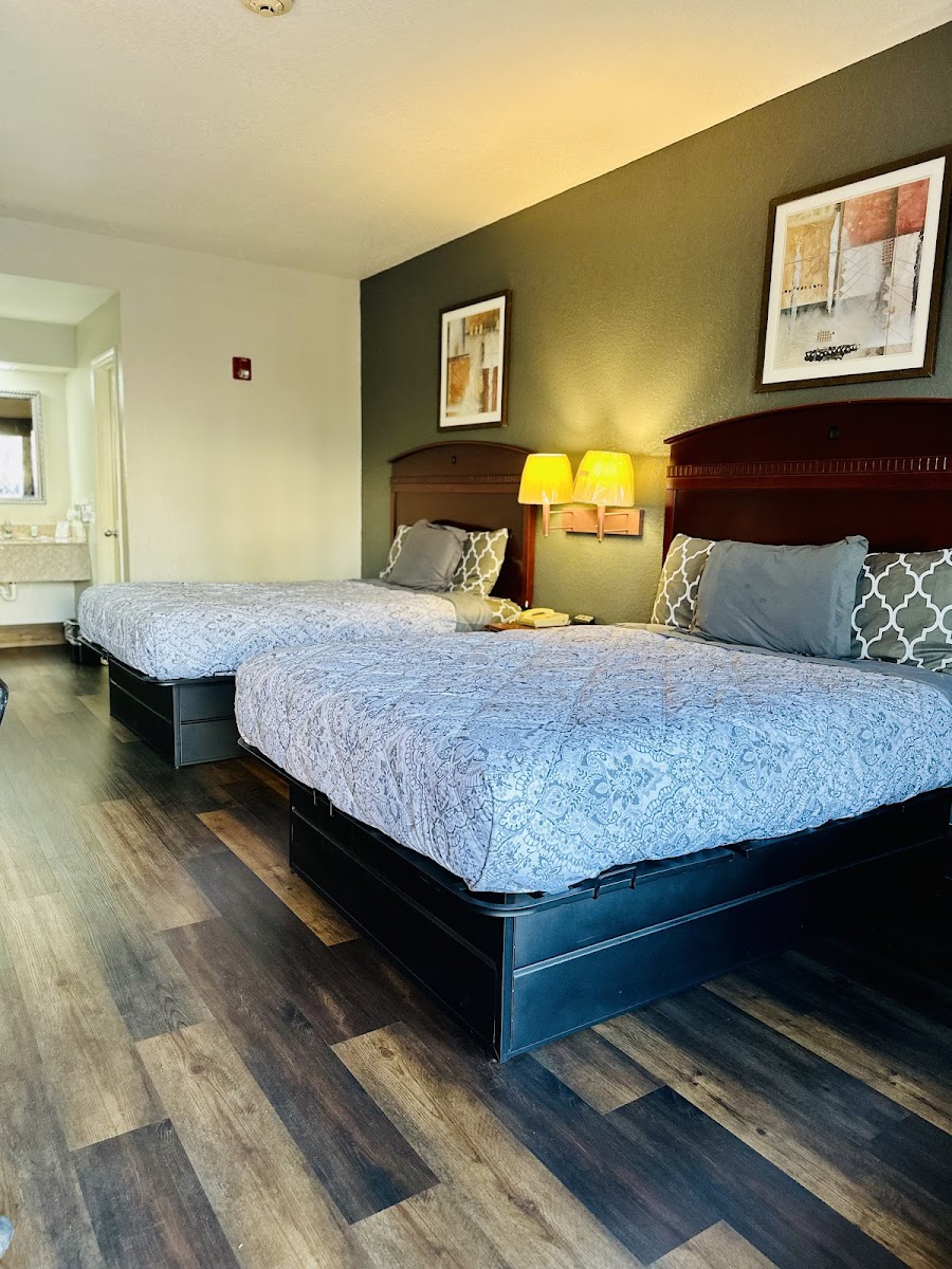Magnolia Inn & Suites photo 2