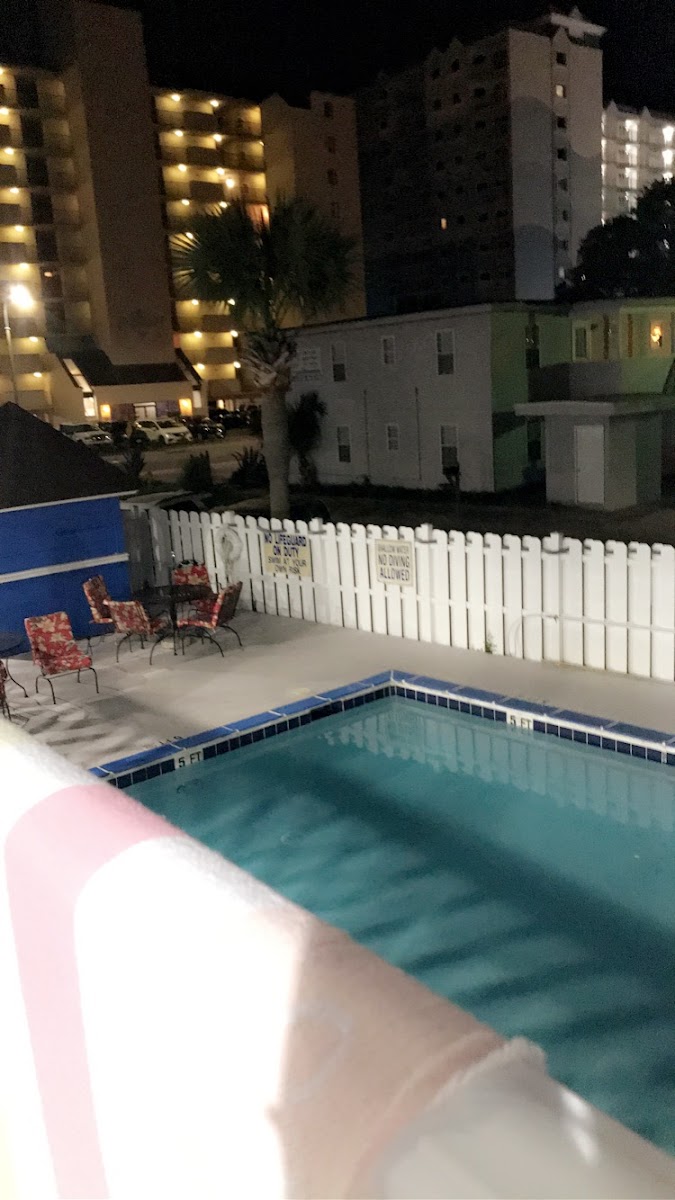 Edgewater Inn photo 3