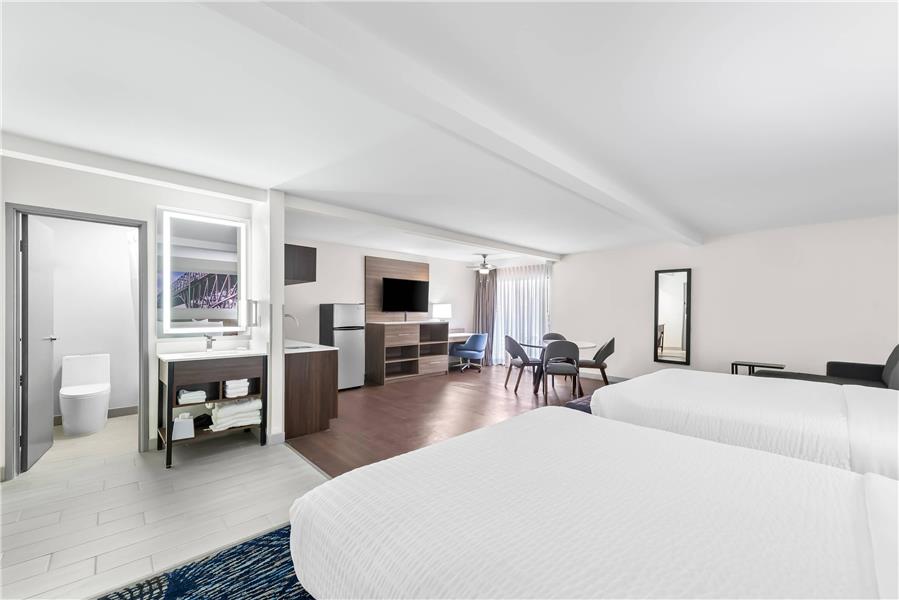 Clarion Pointe photo 2
