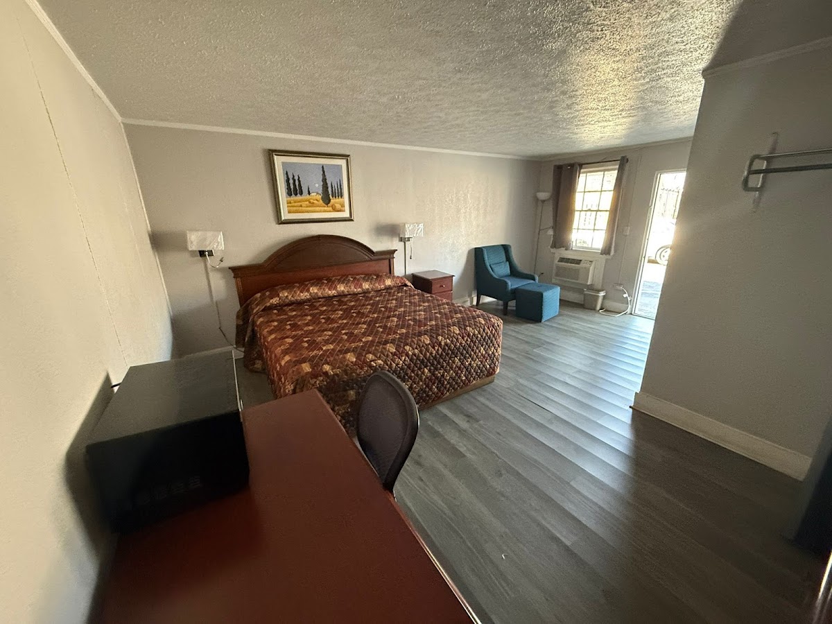 Economy Inn photo 2