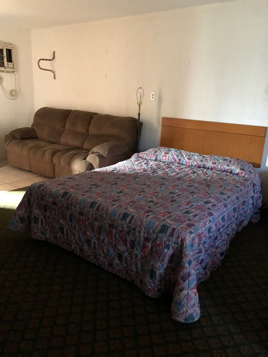 SUNSHINE INN photo 3