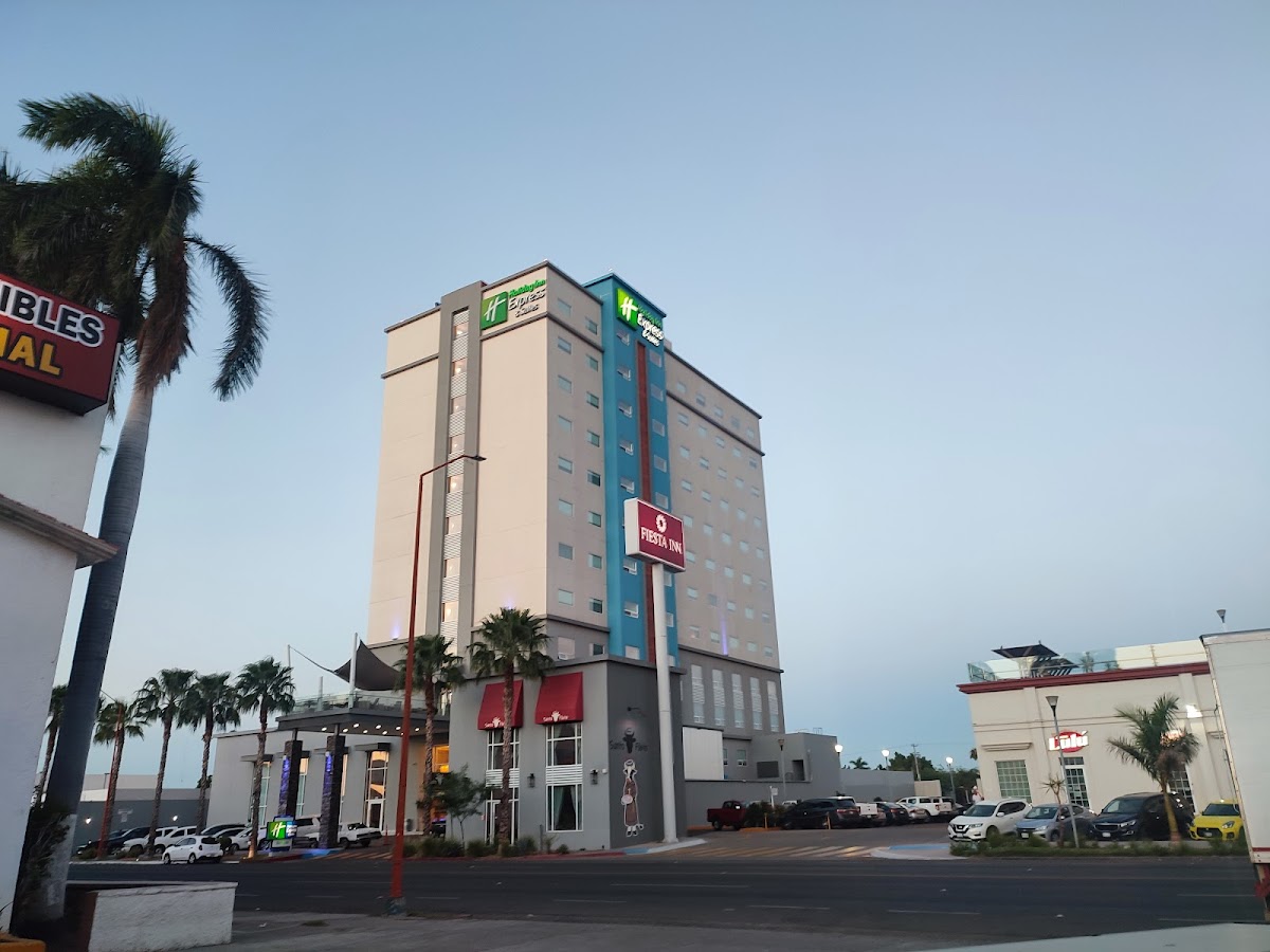 Holiday Inn Express & Suites photo 3