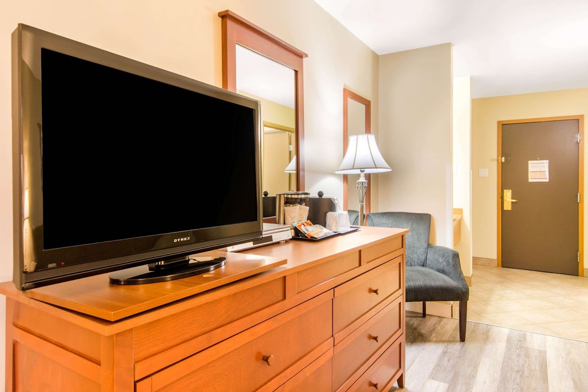 Comfort Inn & Suites photo 2
