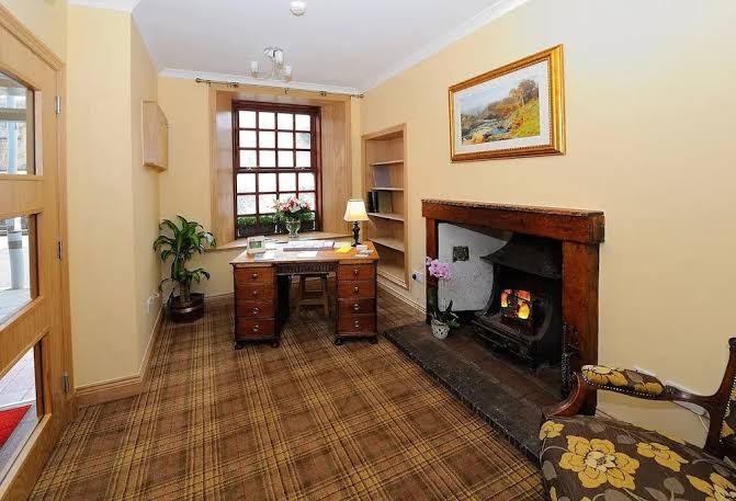 Crown Hotel photo 2