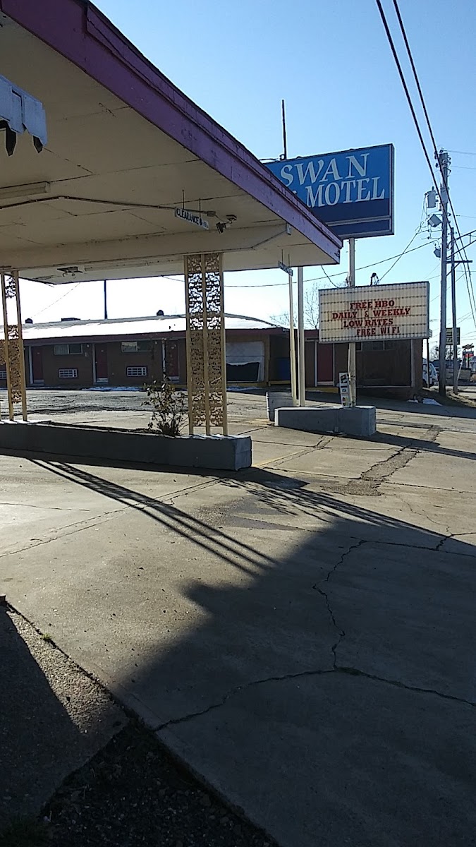 Swan Motel