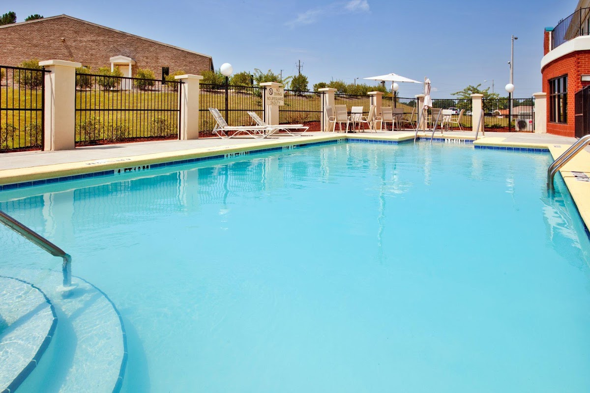 Holiday Inn Express & Suites Selma by IHG photo 3