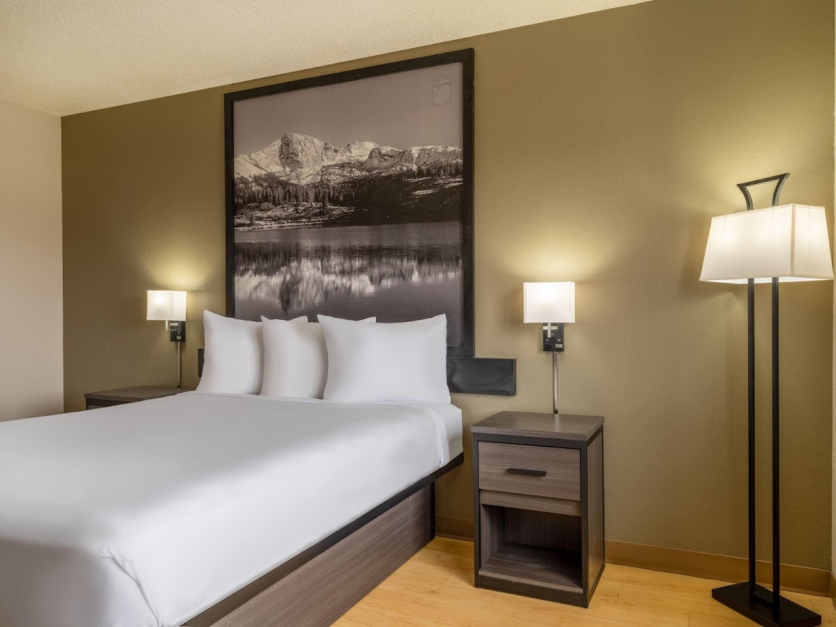 Super 8 by Wyndham Clinton photo 3