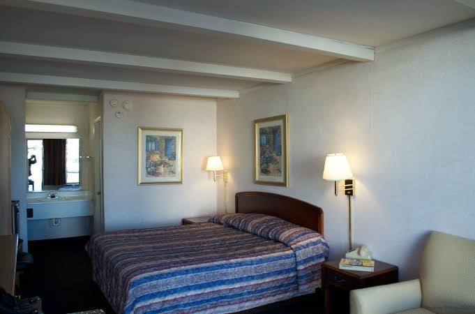 Economy Inn photo 2