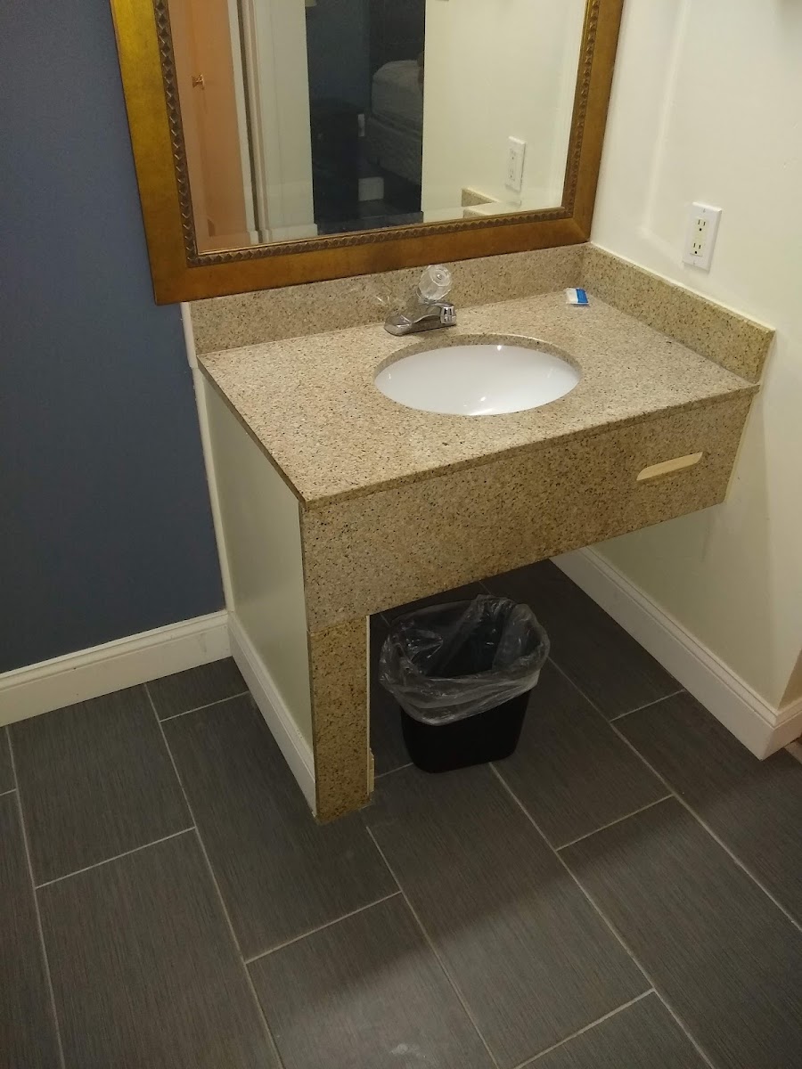 BUDGET INN