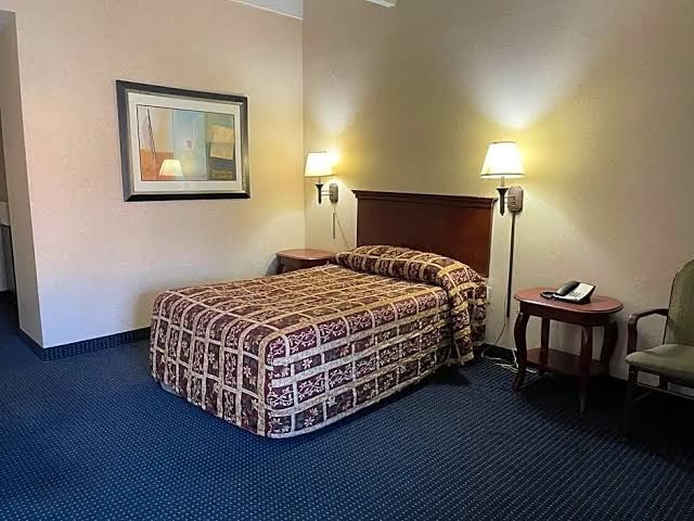 Budget Inn photo 3