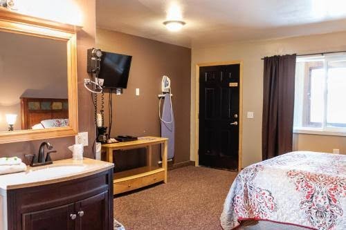 Circle R Motel photo 3