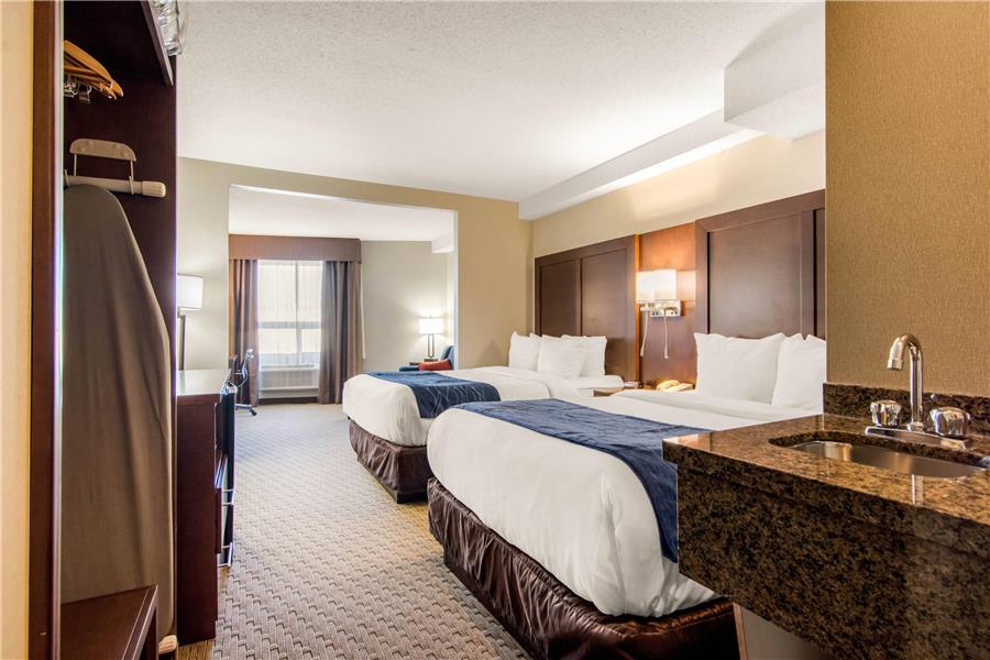 Comfort Inn & Suites photo 2