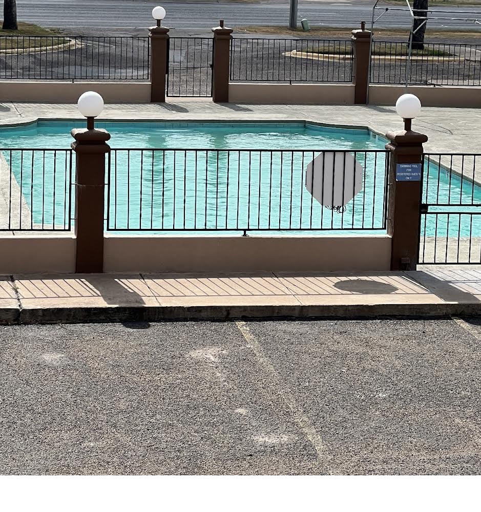 Executive Inn photo 2