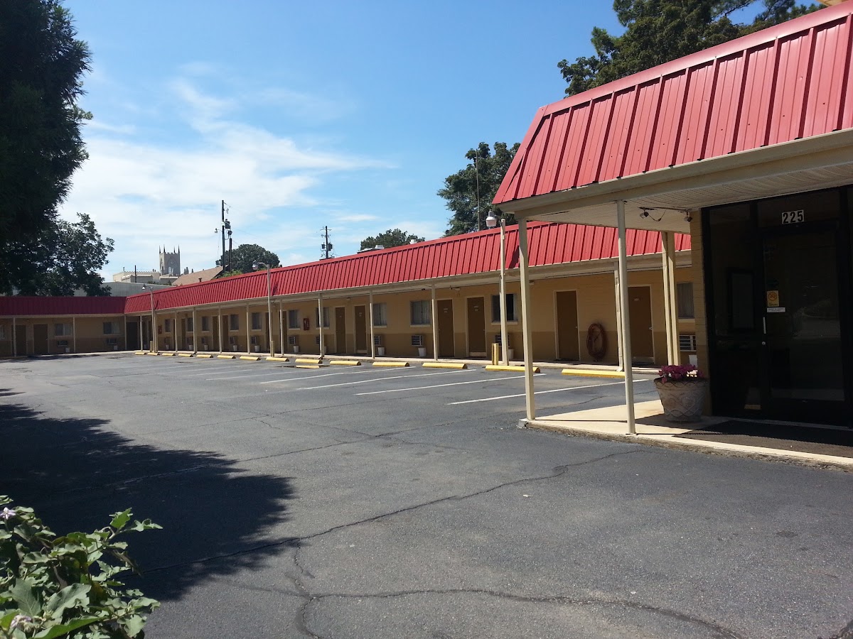 Budget Inn & Suites