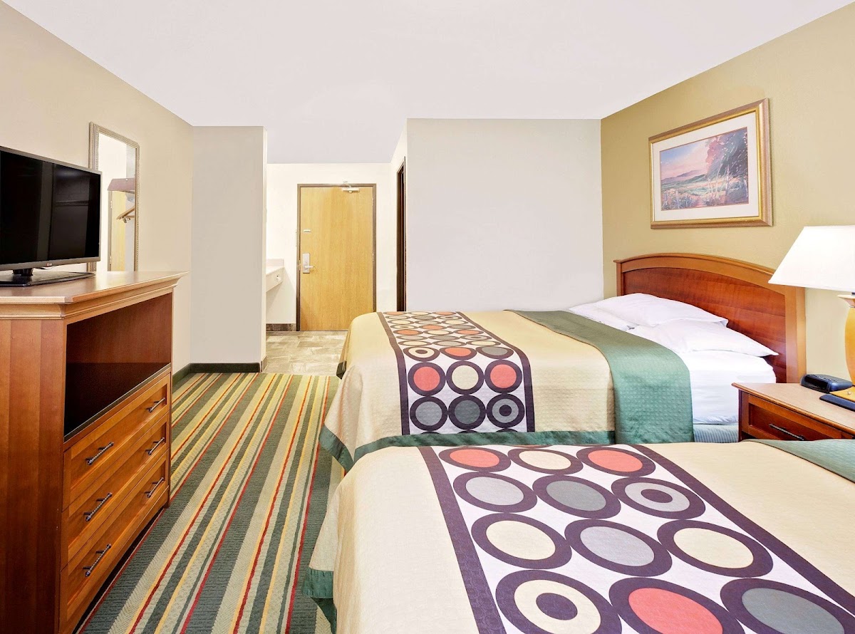Super 8 by Wyndham Mt. Pleasant photo 2