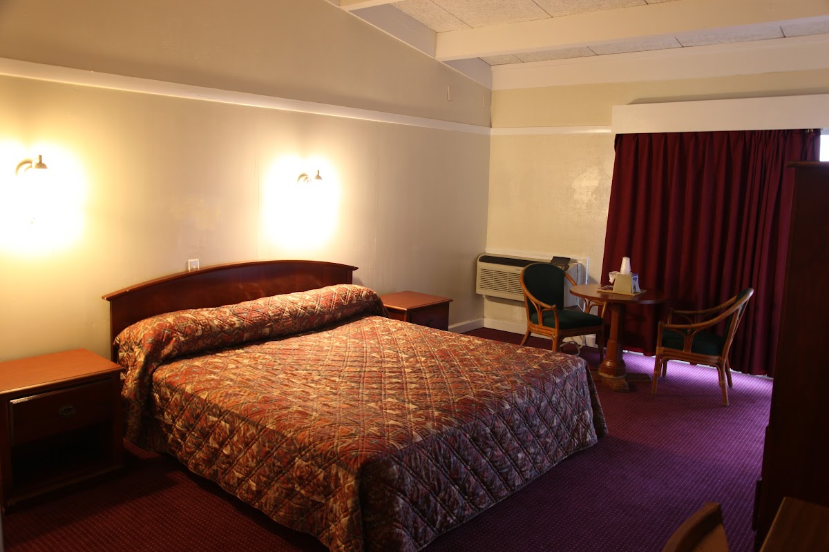 Executive Inn & Suites photo 2