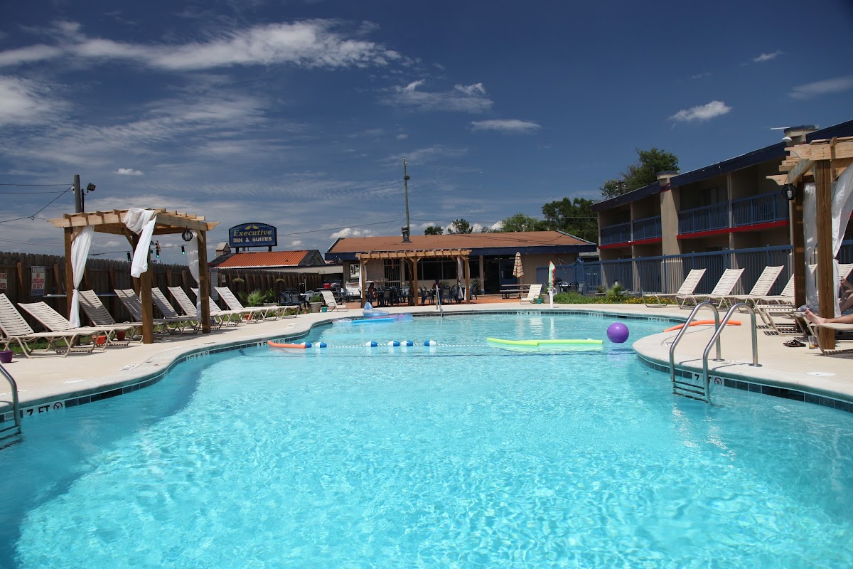 Executive Inn & Suites photo 3