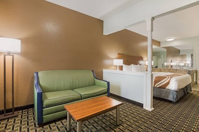 Quality Inn photo 2