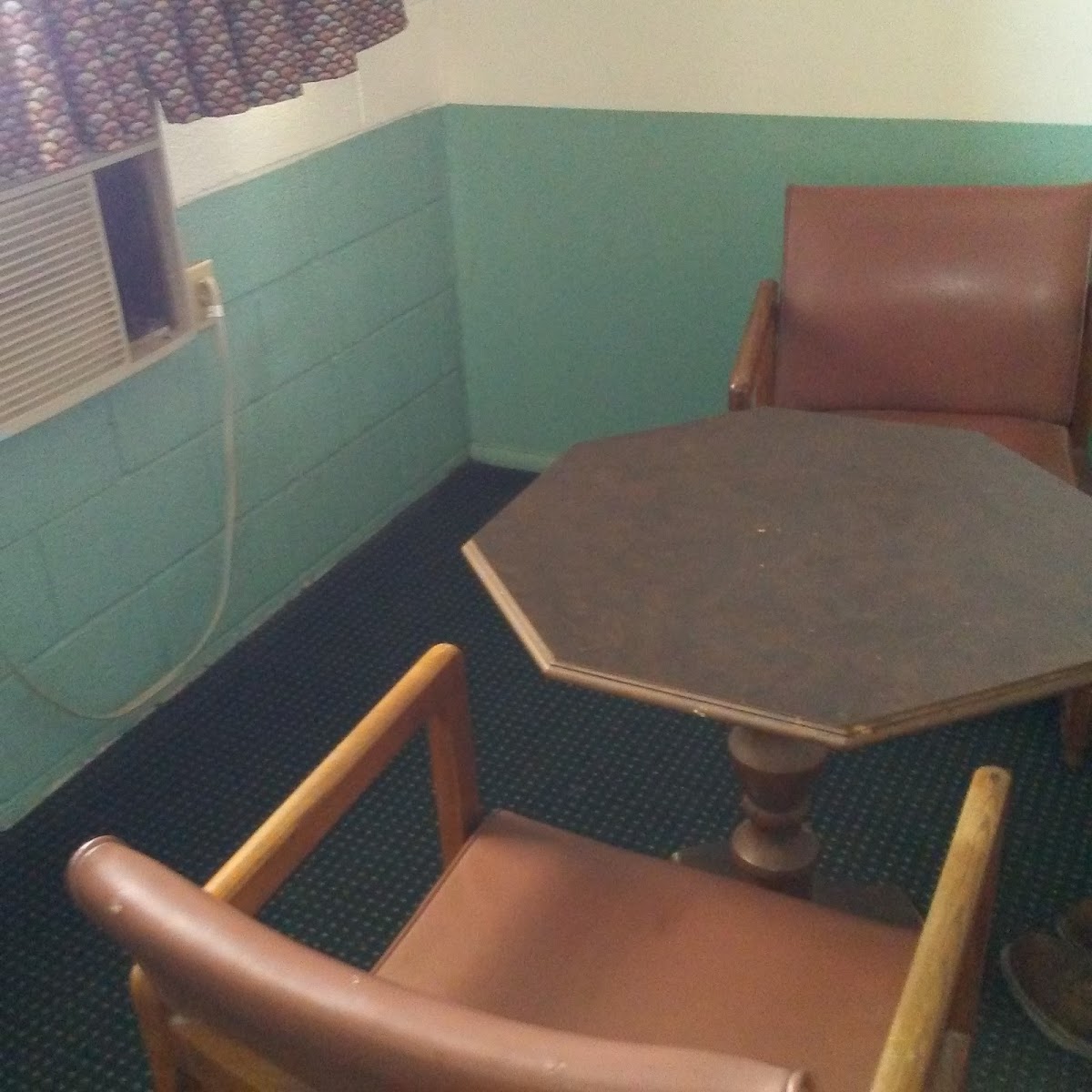 Budget Inn photo 3